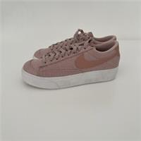 Womens/ Older Girls PINK Nike Trainers Uk Size 4.5 NWOB #581