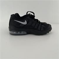 Boys Y Nike Invigor Trainers Uk Size 4 NWOB #411