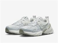 Nike V2K Run Trainers Summit  Uk 7.5 EU 42 RRP&pound;110 T8