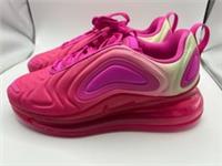 Nike Air max 720 UK size 4.0 (GS) Youth Trainers, New in original box, Fuchsia