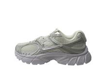Nike V5 TRAINERS WOMENS UK 5 US 7.5 EU 38.5 REF 2133-