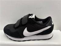 Nike MD Valiant Trainers Children UK 2.5 US 3 EU 35 REF 1979-