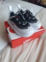 Nike Air Max Axis Black White Toddler Trainer New UK 3.5 EUR 19.5 Unisex NEW