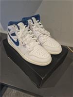 Air Jordon 1 Mid SE (GS) | White Industrial Blue Sail | UK Size 6 | NEW No Box