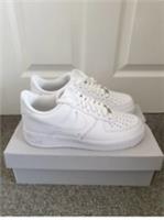 Nike Air Force 1 '07 Low Triple White Size uk 5 NEW IN BOX