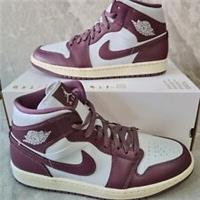Nike Air Jordan 1 Mid Womens Girls Trainers Sneakers Size 8.5 UK RRP £140 New