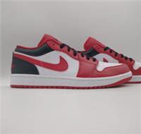 NIKE AIR JORDAN 1 LOW BULLS BRAND NEW UK9