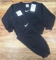 NIKE KIDS Essential Fleece Crew Long Sleeve Set. In Black Size 3-4 Yrs