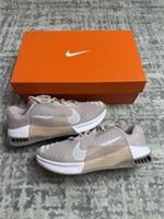 Size 7.5  Nike Metcon 9 ‘Pink Oxford’ DZ2537600