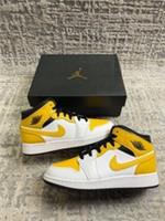 Size 4.5 - NIKE AIR JORDAN 1 MID (GS) "UNIVERSITY GOLD" 554725-170