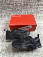 Size 5 - Nike Zoom Vomero 5 GS triple Black HF6998-001