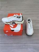 NIKE Air Max Plus GS White/Black-Coconut Milk,UK Youth Size 4.5 New, Damaged Box
