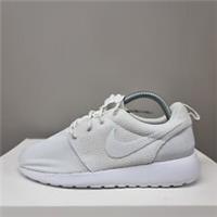 NIKE ROSHE ONE "WHITE" TRAINERS VARIOUS SIZES (511882 111)