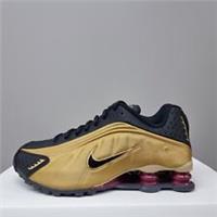 NIKE SHOX R4 "BLACK-GOLD" (GS) (BQ4000 003) TRAINERS VARIOUS SIZES