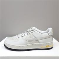 NIKE AIR FORCE 1 (GS) "LIGHT BONE" (DQ1102 001) TRAINERS VARIOUS SIZES