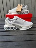 Nike Air Max DN (GS) Wolf Grey Pure Platinum Trainers Size 5.5 (UK) RRP £100
