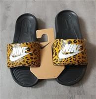 NEW SIZE 3.5 NIKE WOMANS GIRLS SLIDERS VICTORI ONE SLIDE EUR 36.5