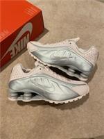 Nike Shox R4 Barely Rose Metallic Platinum Womens Size UK 5.5 - Brand New