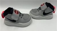 Nike Team Hustle Toddler Trainers Grey Orange UK 2.5 EU 18.5 AQ4226-007