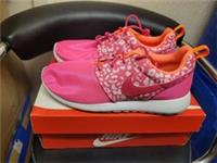 Nike Roshe One Low GS Trainers In Pink Size UK 5.5