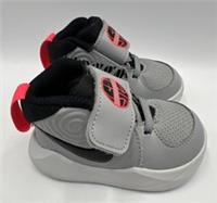 Nike Team Hustle Toddler Trainers Grey Orange UK 2.5 EU 18.5 AQ4226-007