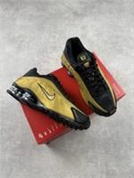 Nike Shox R4 | Black/Metallic Gold | AR3565-005 | FAST SHIPPING ✅