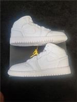 NIKE TRAINERS AIR JORDAN 1 MID GS TRIPLE WHITE SIZE UK4 US4.5Y EUR36.5