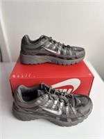 Nike P6000 Cave Stone/MetallicSilver GS, HV5064-200 Size Uk2.5US3Y Eur35 Kids