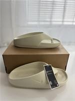 Nike Calm Flip Flop light cream womens Sandals NWT Size3.5