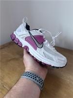 Nike Vomero 5 GS Trainers White/Metallic Platinum HF6998-102 Uk Size 3.5
