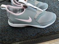 Nike Flex Runner girls slip on trainers, size 12 UK / 30 EU NEW