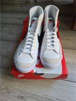 NIKE Blazer Mid 77 White Black Sneakers Trainers UK 5 Eur 38 New Boxed