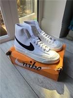 NIKE Blazer Mid 77 White Black Sneakers Trainers UK 4 Eur 37.5 New Boxed
