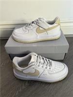 Nike Air Force 1 Low EasyOn Kids White Trainers Size UK 1 New With Small Defect