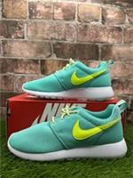 Nike Roshe One (GS) 599729-302 Trainers Kids UK 4 Turquoise White Running Shoes