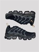 Nike Air VaporMax Plus - Black Metallic Gold
