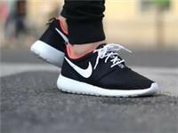 Nike Rosherun GS (Sz UK 13.5) - 599729 005