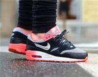 Nike Air Max 1 LE GS (Sz UK 5) - 631747 100