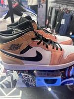 Air Jordan 1 MID SE Flight Club
