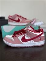 Nike SB Dunk Low StrangeLove Skateboards - UK 7 / US 8 / EU 41 - CT2552-800