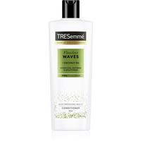TRESemm Flawless Waves moisturising conditioner for wavy and curly hair 400 ml