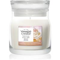 Yankee Candle Vanilla Cupcake scented candle Signature 110 g