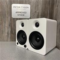 Nearly New  Kanto YU4 Powered Bookshelf Speakers  Gloss White
