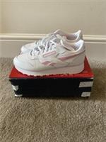Reebok Classic Womens Girls Trainers 100216353. UK Size 4.5. Box No Lid