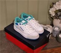 Reebok Club C bulc unisex kids trainers size 2.5 ( EU 34) Brand New