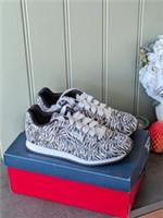 Reebok unisex kids trainers size 3.5( EU 35). Brand New
