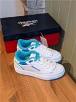 Reebok Club C Bulc unisex kids trainers size 2.5( EU 34). Brand New