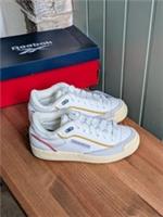 Reebok Club C bulc unisex leather trainers size 3.5( EU 35). Brand New