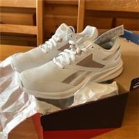 Reebok Runner 4.0 ,Size 5, White & Gold,FZ5510, New In Box