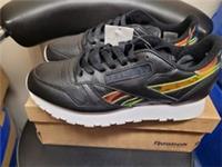 Reebok Classic Ladies Trainers In Black Size 5.5 UK